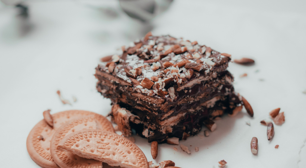 crushed-digestive-biscuits-chunks-bowl